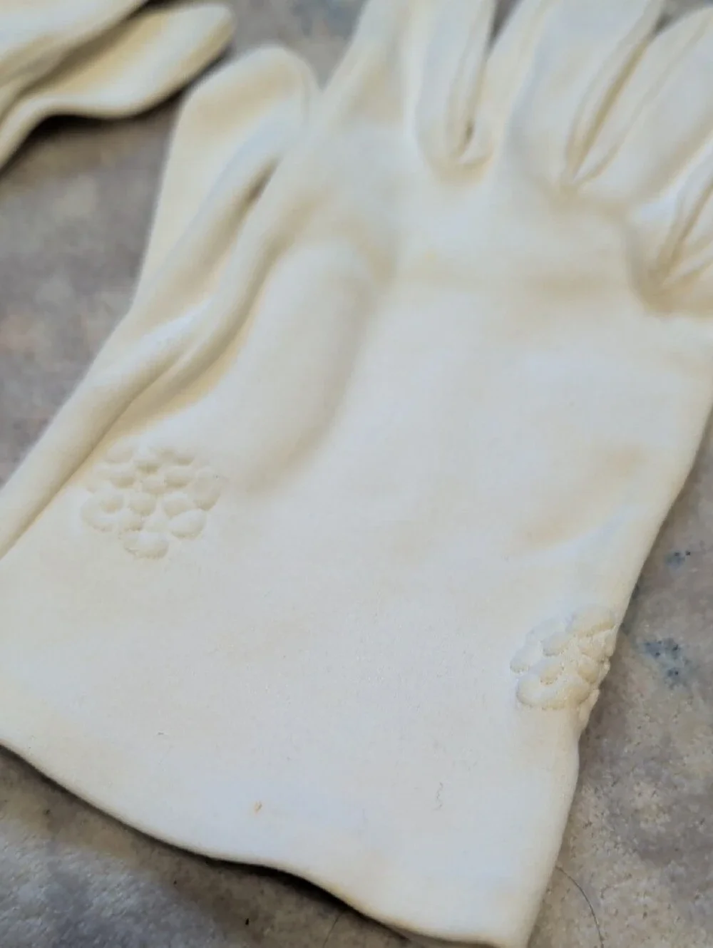 Classic Women's White Gloves - Timeless Elegance Vintage